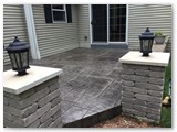 small_patio_with_pillars_and_lights_01